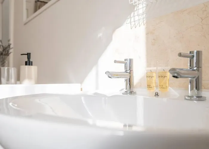 Family Haven -amazing Views-heart Of Bridge - Pass The Keys Vakantiehuis *